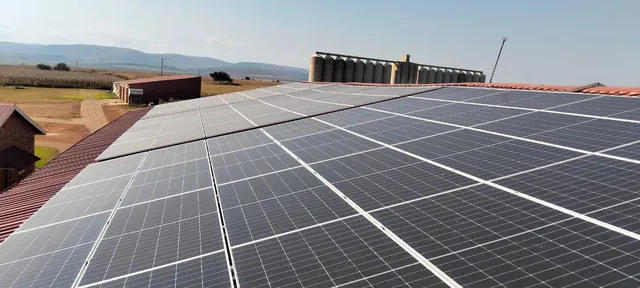Residential Project: A residential hybrid inverter, battery and rooftop solar PV installation.